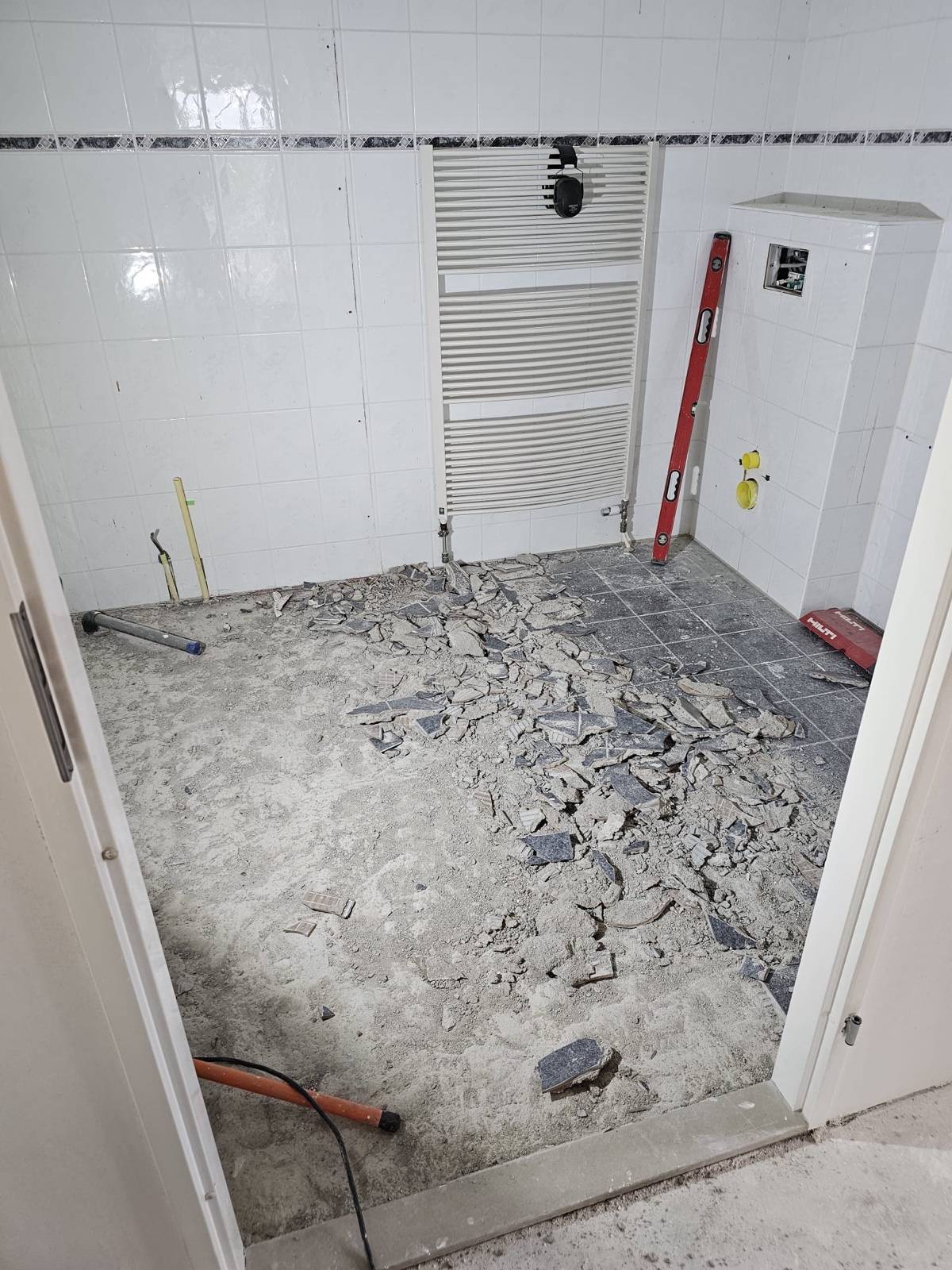 Bathroom before the renovation, old tiles taken up